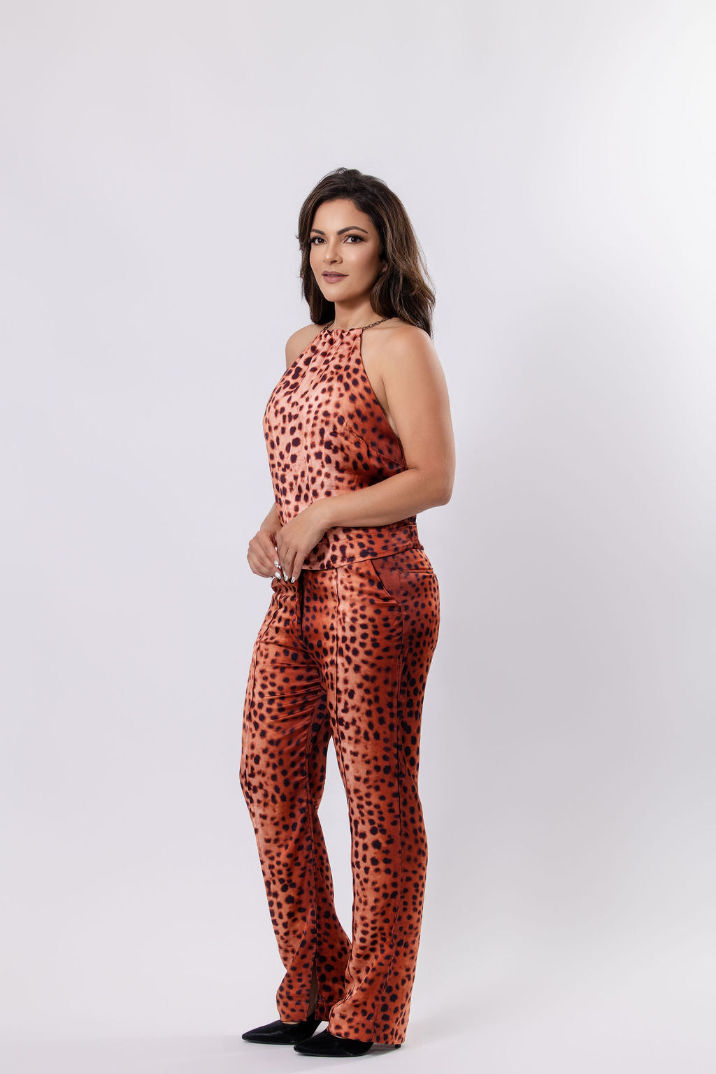 Straight-Leg Pants with Leopard Slit