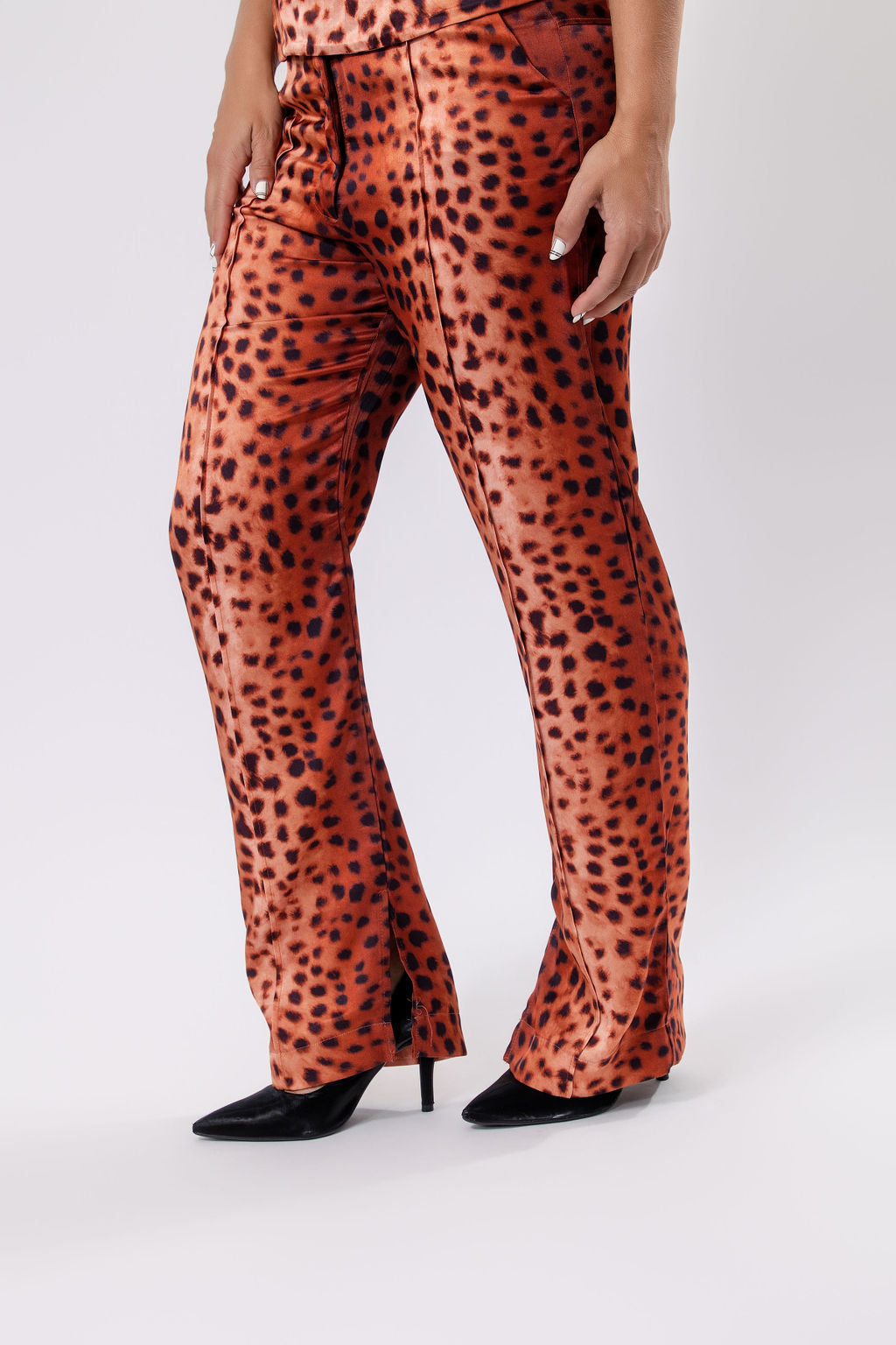 Straight-Leg Pants with Leopard Slit